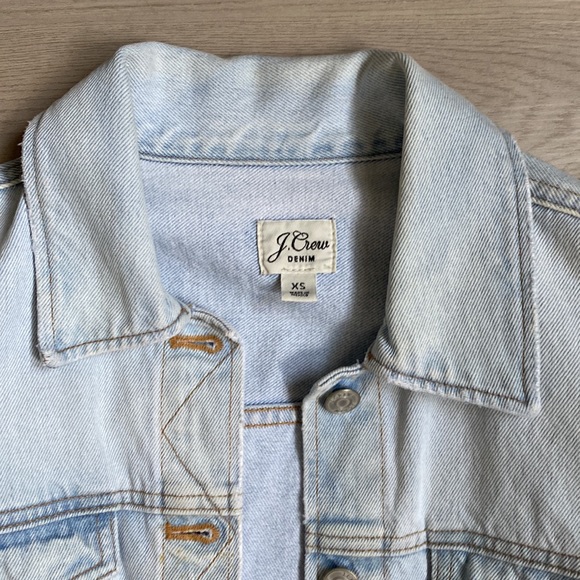 NWOT JCREW RELAXED DENIM JACKET IN LIGHTWASH - Picture 2 of 4